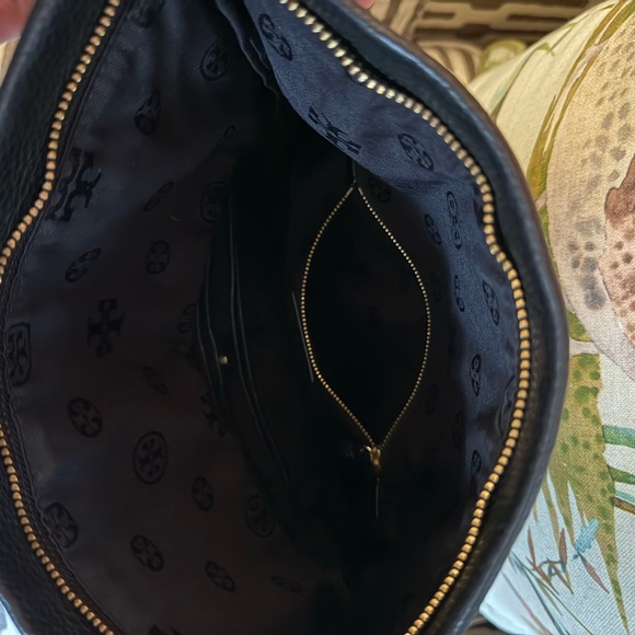 Tory Burch Black Pebbled Leather Crossbody Bag with Gold Hardware - Picture 13 of 16